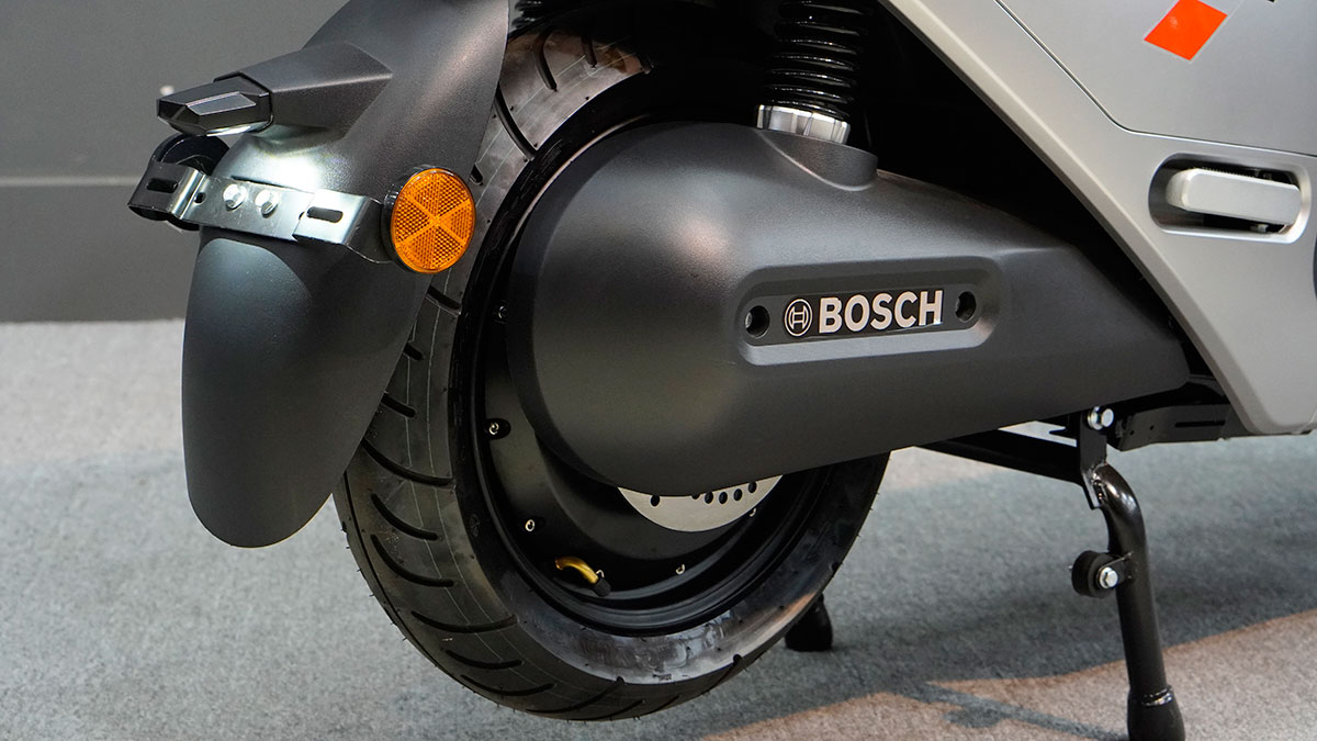 Động cơ công nghệ Bosch không chổi than 1.200W